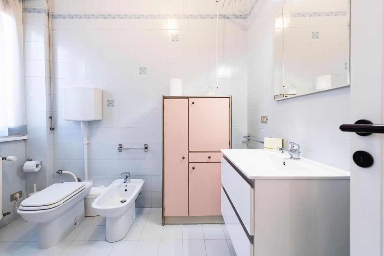 Residenza Astra Apartment เวโรนา ภายนอก รูปภาพ