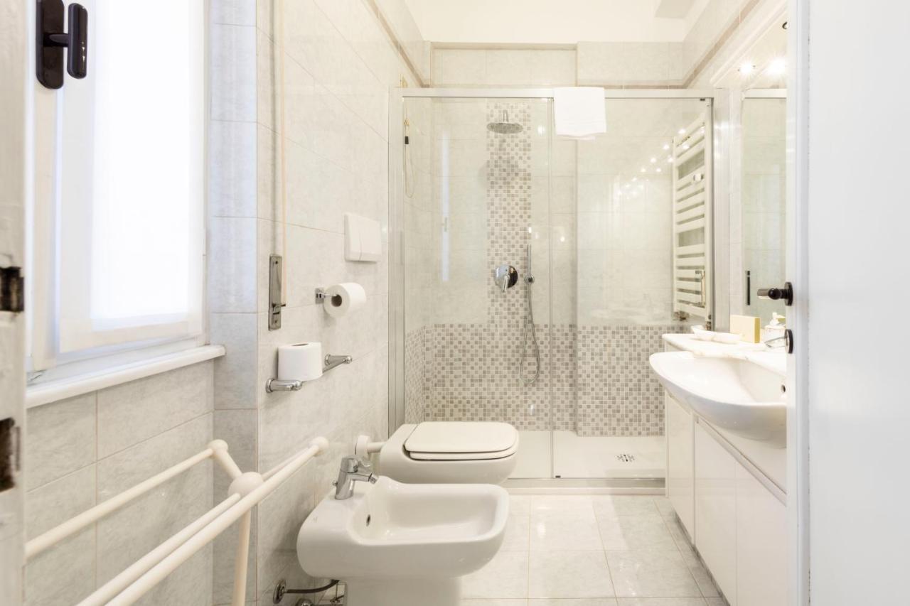 Residenza Astra Apartment เวโรนา ภายนอก รูปภาพ
